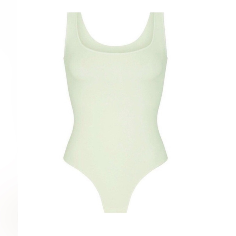 SKIMS Essential Scoop Neck Bodysuit In Pistachio